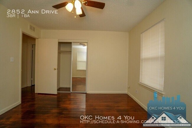 Building Photo - Move-In Specials