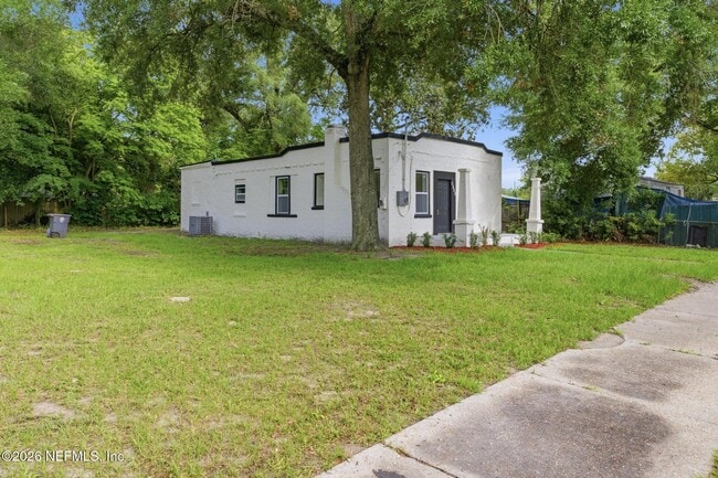 Building Photo - 1715 Brackland St