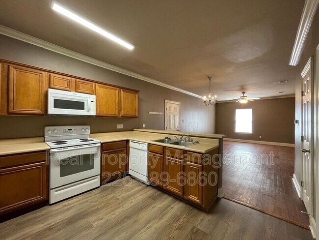 Building Photo - 31855 LA-16