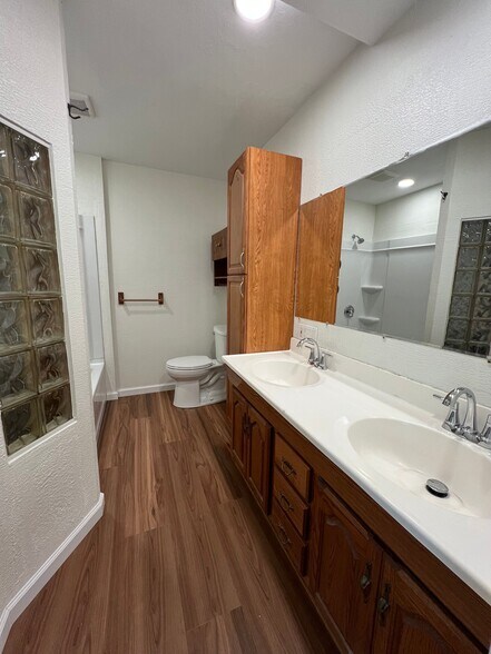 Building Photo - 26 Letha Ct