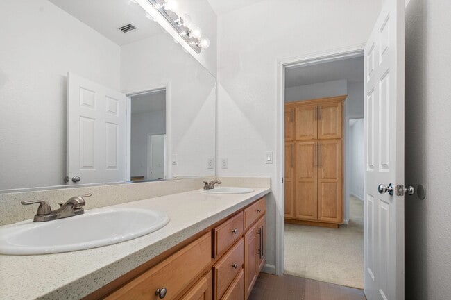 Building Photo - 991 Zephyr Ct
