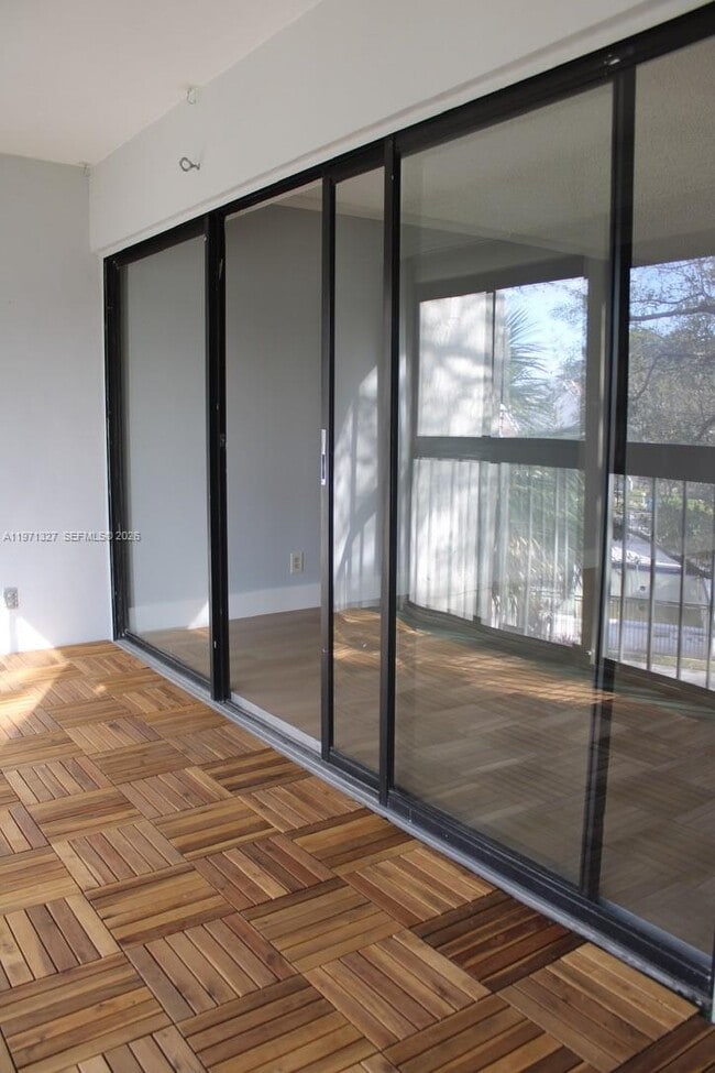 Building Photo - 210 Lakeview Dr