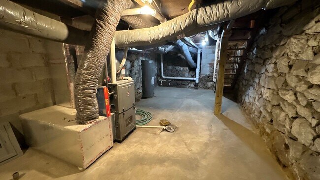 Building Photo - Spacious & Beautifully Updated 3BR Home with Extra Storage in Columbia