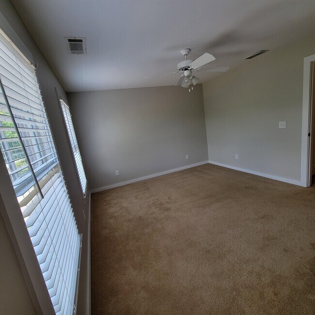 Building Photo - 1111 Surrey Ln