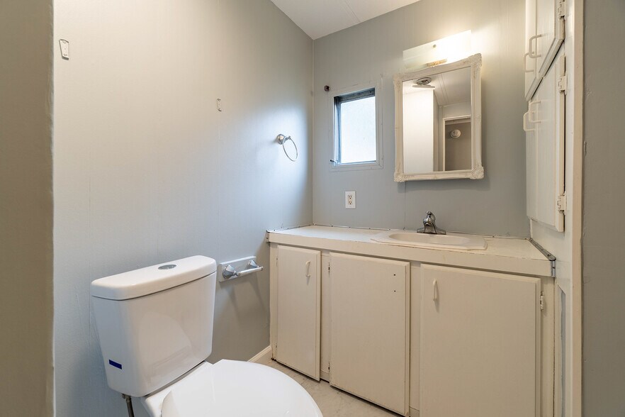 Building Photo - 5461 Columbus Cir