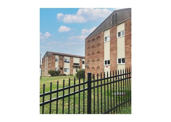 Building Photo - Beecher Flats