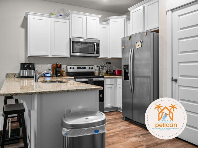 Building Photo - Peaceful Townhome