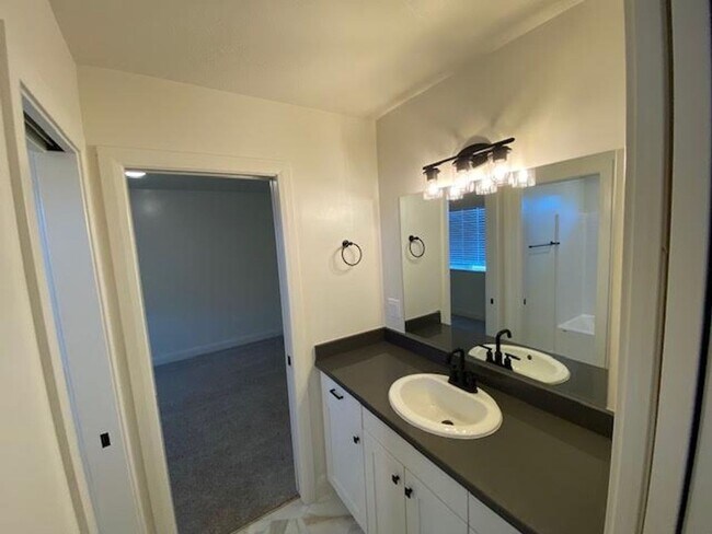 Building Photo - 3 Bed - 2.5 Bath, Newer Construction