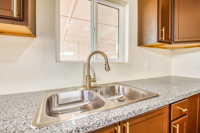 Building Photo - 8818 Mt Elbert Dr
