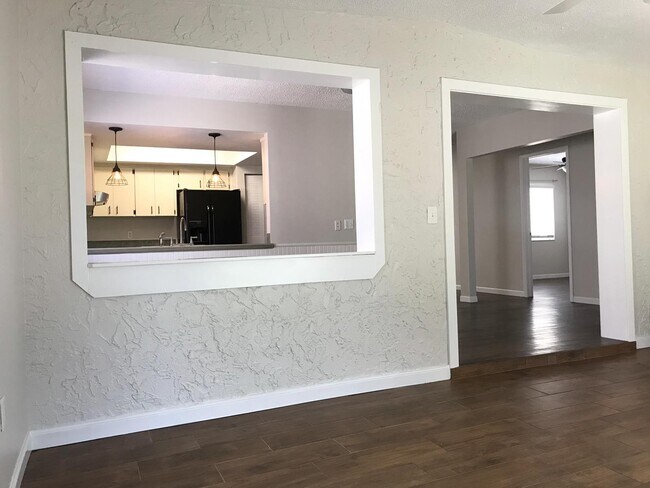 Building Photo - 433 San Jose Dr