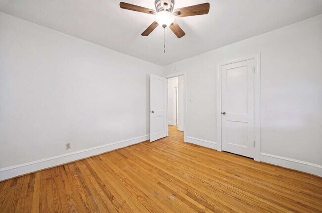 Building Photo - Updated 2-bedroom 1 bath with fenced in yard-PETS allowed-Norfolk