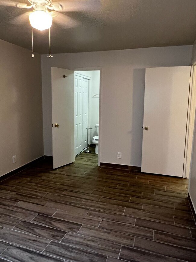 Building Photo - 424 W Brown Rd