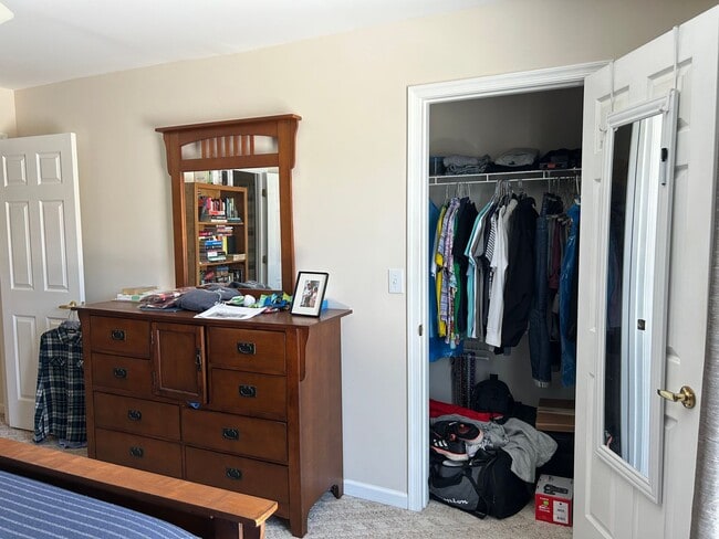 Building Photo - 215 S Knollwood Dr