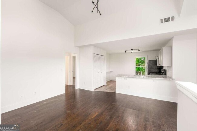 Building Photo - 94 Lucy St SE