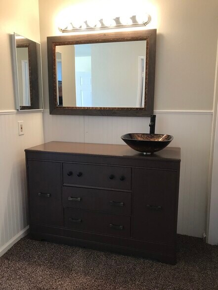 Building Photo - 13393 Cahuenga Rd