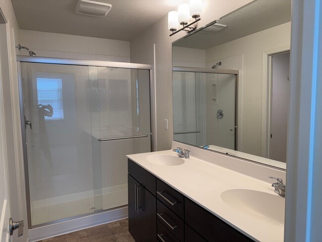 Building Photo - Executive Milpitas Townhome