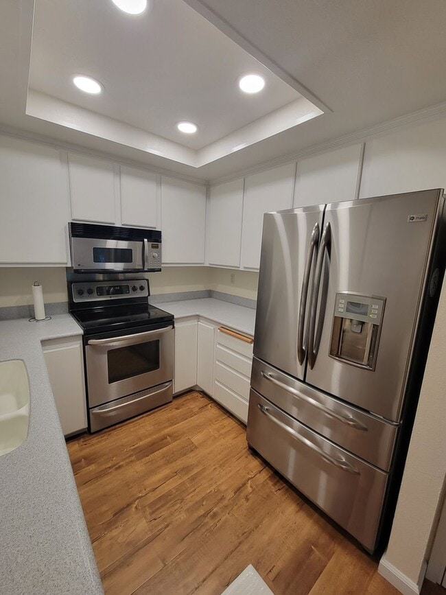 Building Photo - Beautifully Updated 2-bedroom 2 bath Condo...