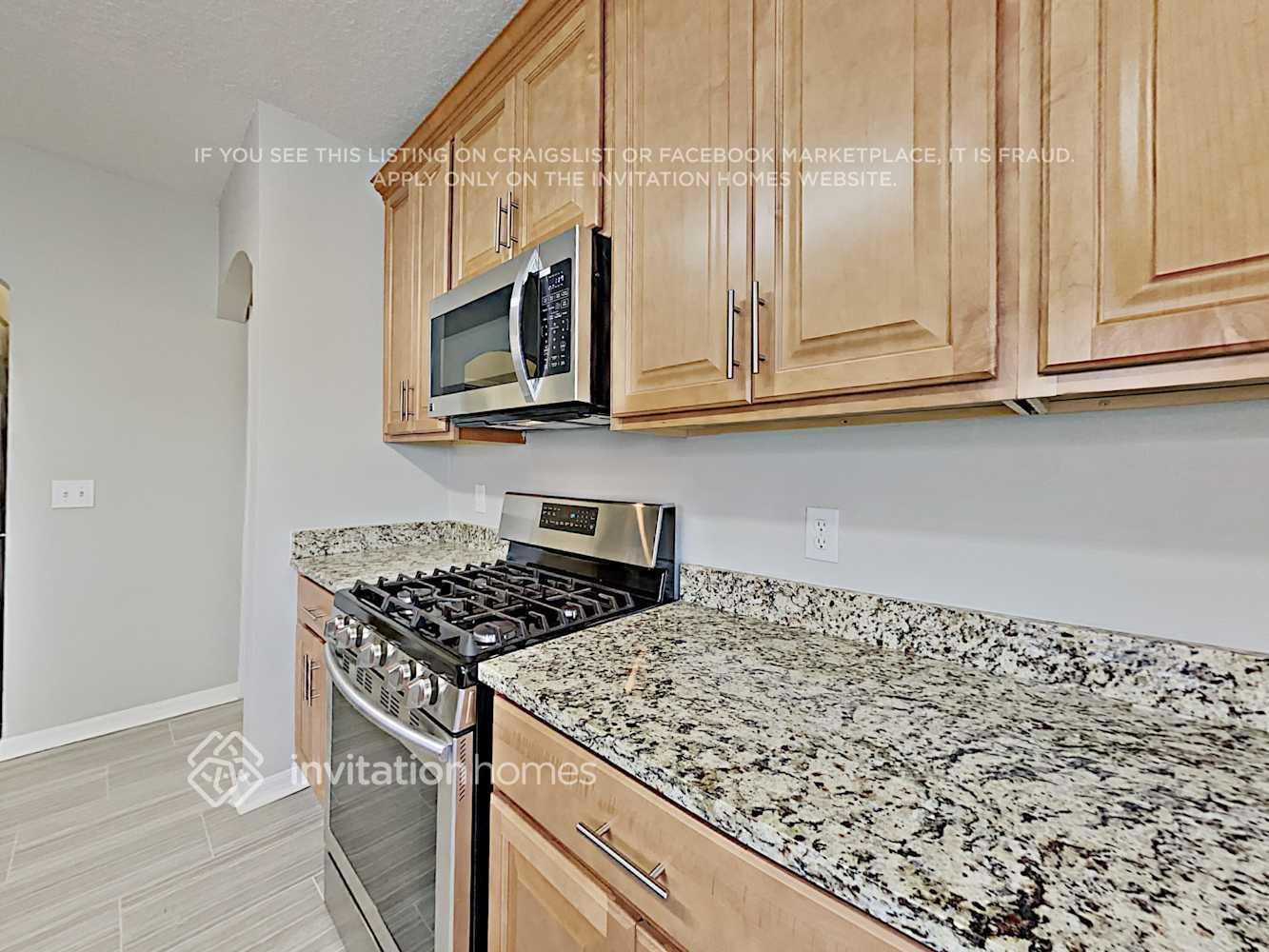 Building Photo - 10504 Lakeside Vista Dr
