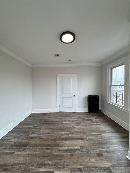 Building Photo - 161 Maple Ave