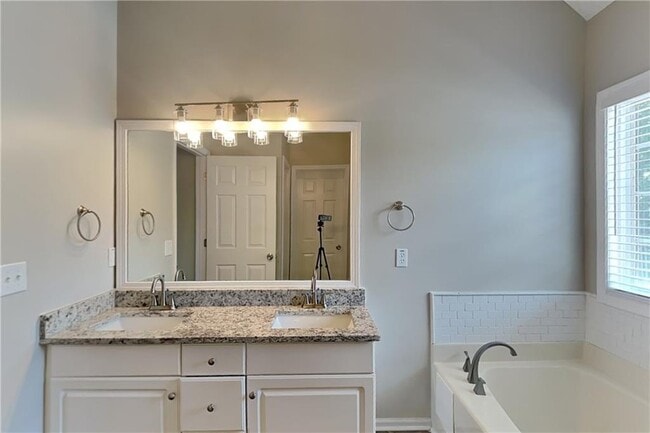 Building Photo - 652 Bramlett Way