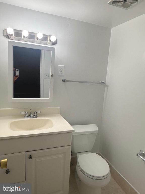 Building Photo - 3300 Woodburn Village Dr