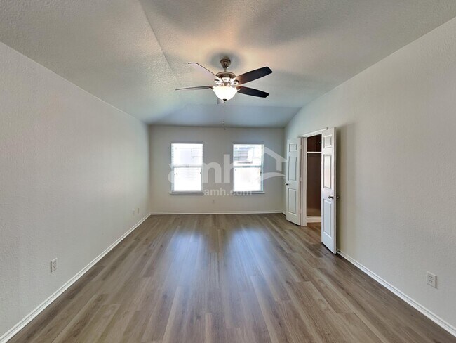 Building Photo - 132 Harness Ln