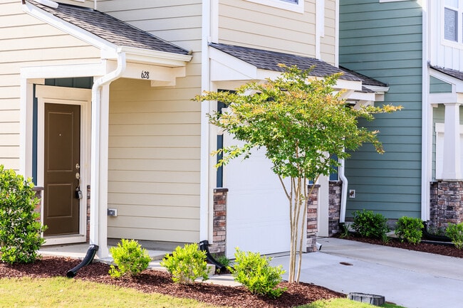 Building Photo - 628 Metro Sta