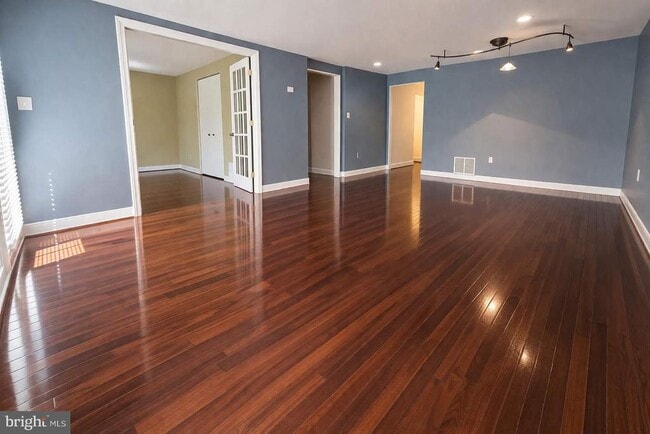 Building Photo - 20521 Neerwinder St