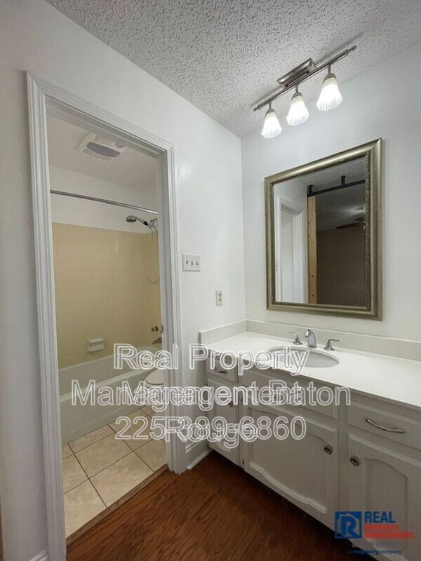Building Photo - 5536 Parkforest Dr