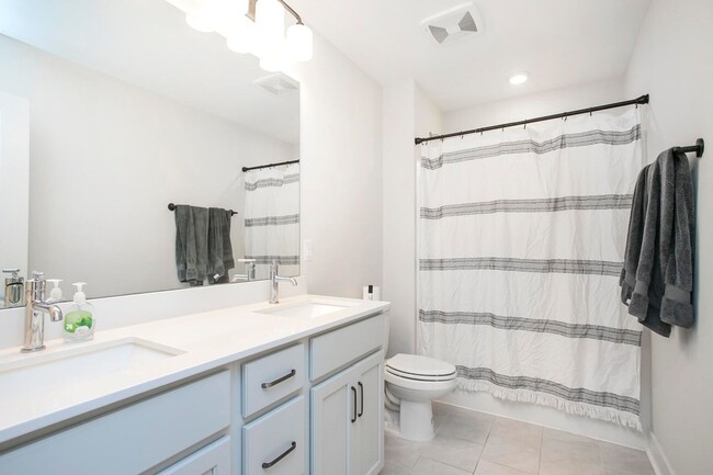 Building Photo - 170 Portico Pl