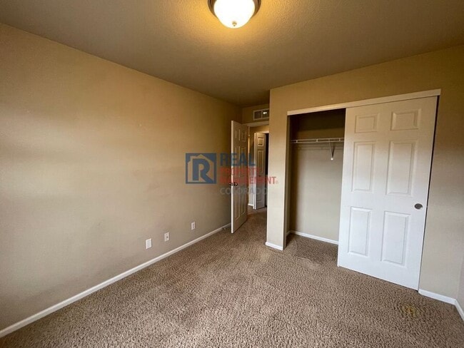 Building Photo - 2608 Stonecrop Ridge Grove