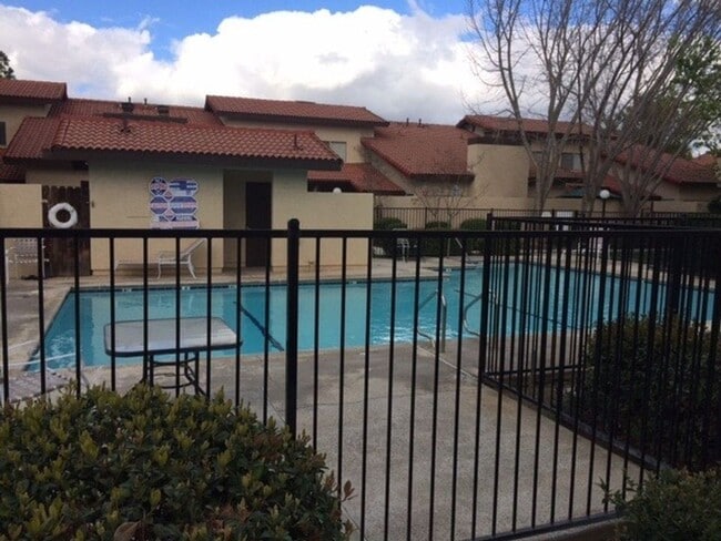 Building Photo - 6700 Nottingham Ln