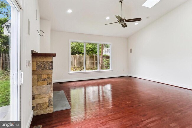 Building Photo - 9915 Ashburton Ln