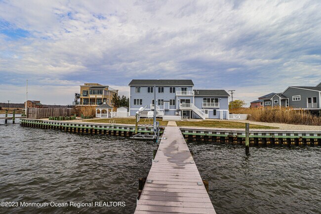Primary Photo - 1095 Island Dr