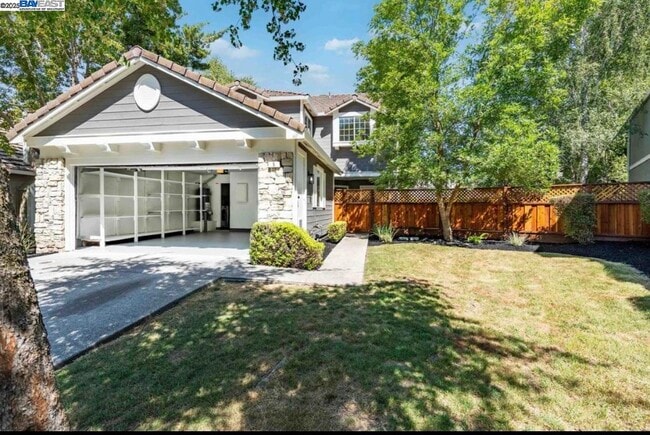 Building Photo - 5 Stuart Pl