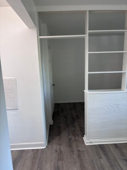 Building Photo - 801 Greenway Ct