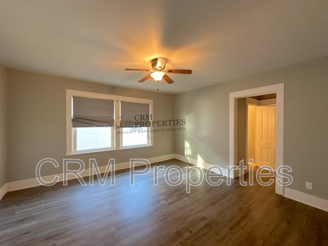 Building Photo - 611 N Main St