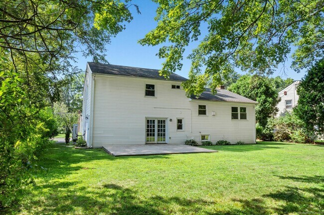 Building Photo - 36 Fuller Dr