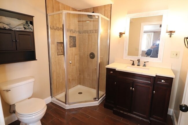 Building Photo - 484 Walnut St