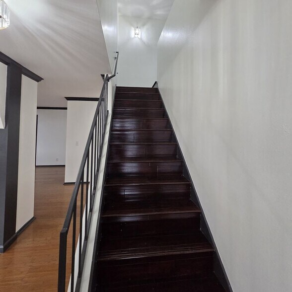 Building Photo - 16732 Busby Ln