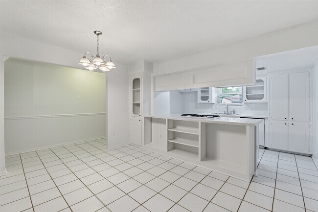 Building Photo - 2115 Oak Shores Dr