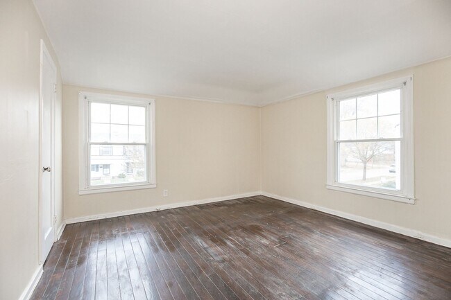 Building Photo - 2 BED 1 BATH BEAUTIFUL SINGLE FAMILY HOME