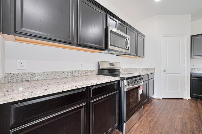 Building Photo - 1025 Banyon Tree Ln