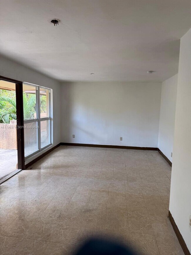 Building Photo - 1600 NW 4th Ave