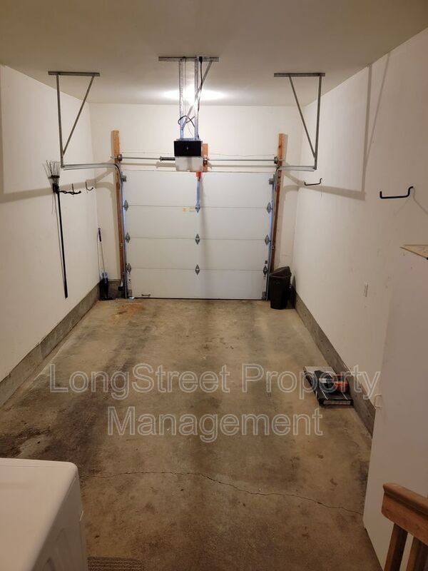 Building Photo - 3121 NE Flintlock Pl