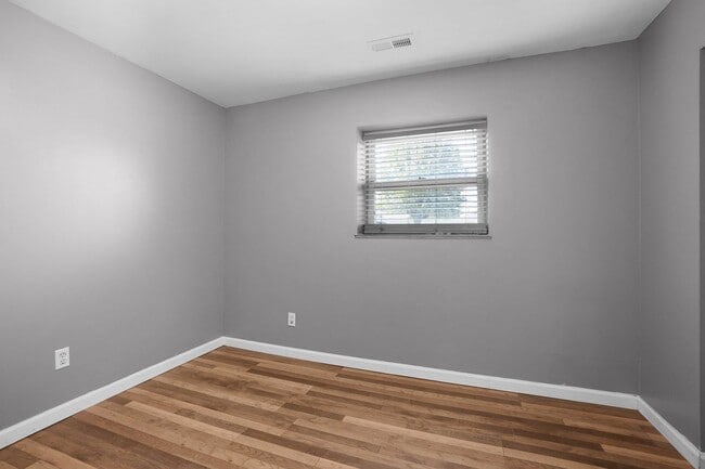 Building Photo - Spacious 4-Bedroom Home Near STL Airport i...