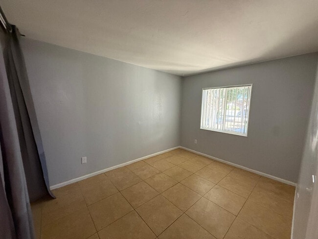Building Photo - 126 W Loma Vista Dr