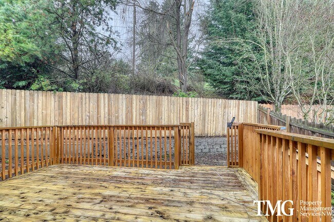 Building Photo - Spacious 4 Bedroom/2.5 Bath Hazell Dell Home!