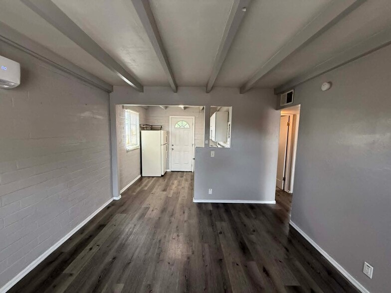 Building Photo - 827 N Columbus Blvd