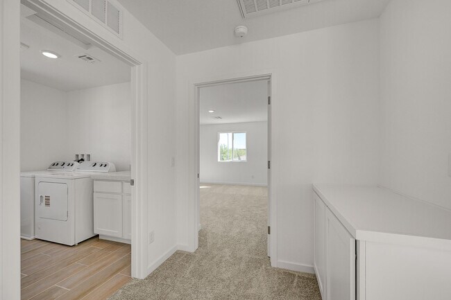 Building Photo - 8532 W Agate Ave